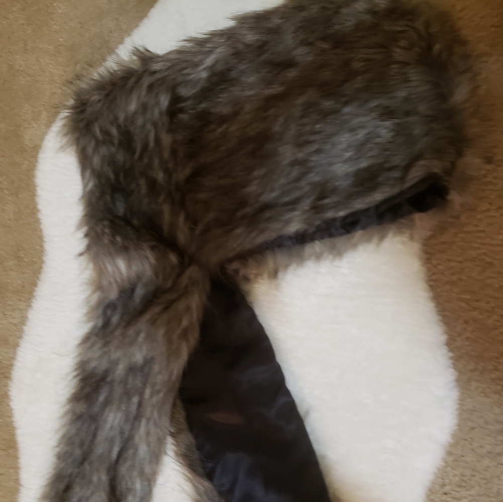 NWT Faux fur 2/1 hat&scarf in gray